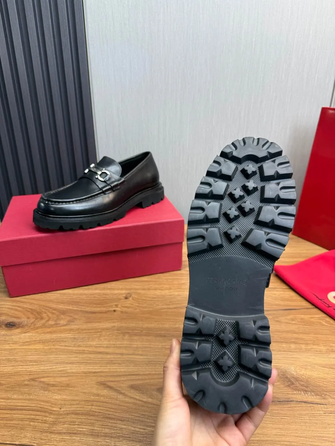 Men's shoes 💰880💰 Ferragamo. [Ferragamo] men's thick-soled loafers, the latest hot style, 1:1 original purchase quality, top quality, imported open-edge beaded cowhide leather on the upper, hand-made three-dimensional stitching highlights the round toe design, the inner foot pads are all imported cowhide, with original lightweight foam outsole, matching code 39-44, (38, 45 custom-made, non-refundable)